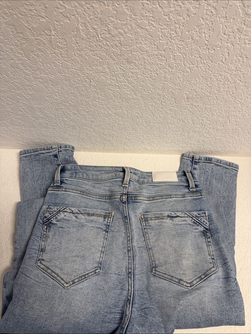 NWOT Buckle Light Wash Women's Jeans 26/30